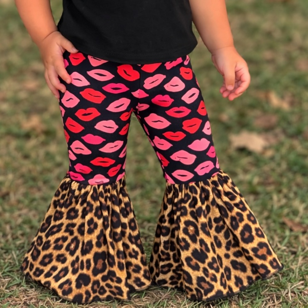 Toddler Girls Black Lip-Print Bell Bottom Cheetah Print Cuff Pants